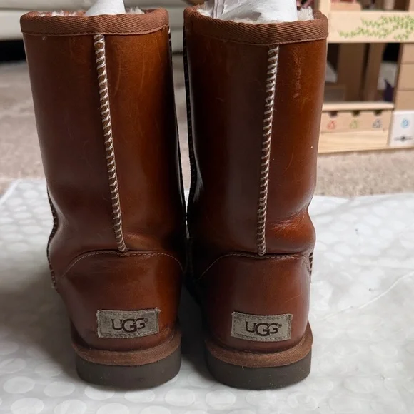 🌰 UGG 🌰 Women's Classic Short Water-resistant Leather •Chestnut • size 8 - Picture 4 of 13